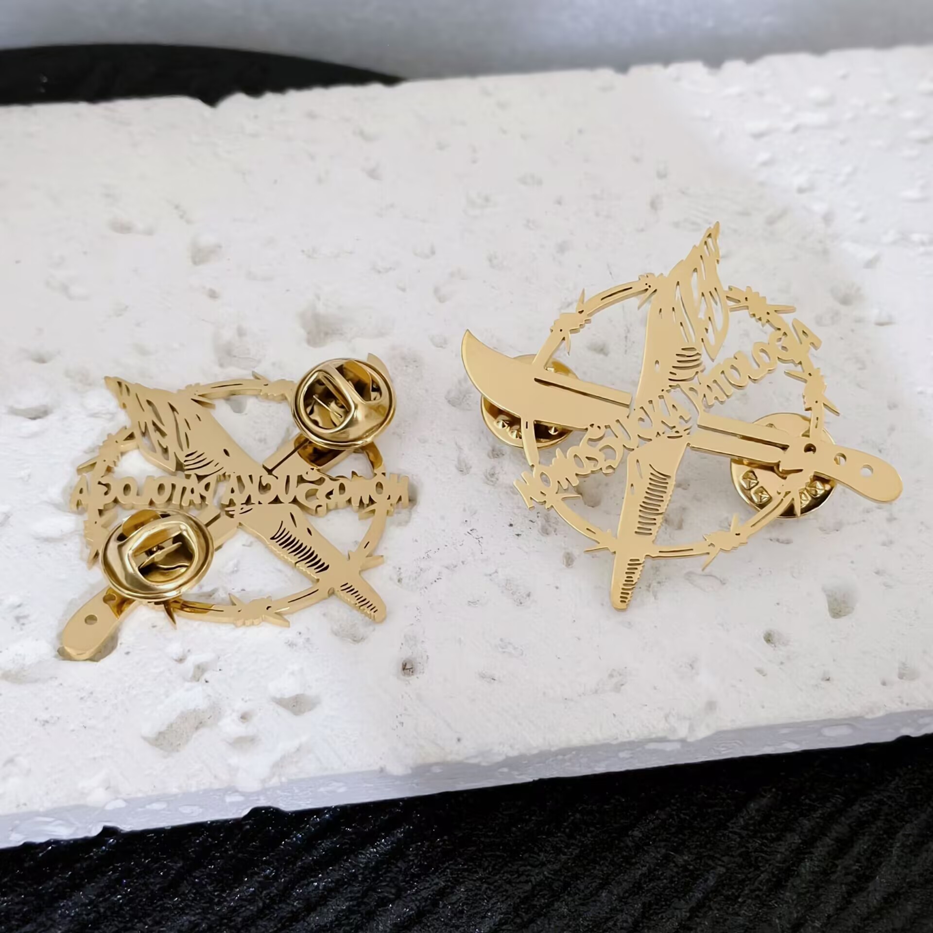 Custom Stainless Steel Brooch  - Tuxedo Lapel Pin ulasan dan harga
